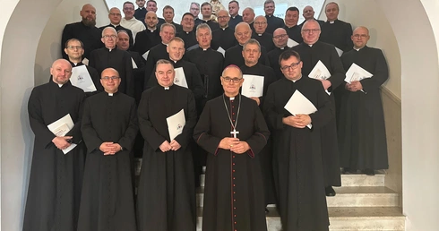 Abp Przybylski wręczył dekrety proboszczowskie