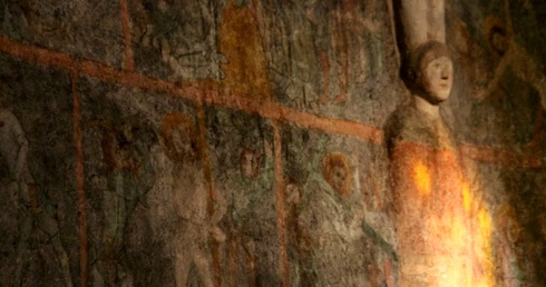 Średniowieczne freski w kaplicy w Jasionej