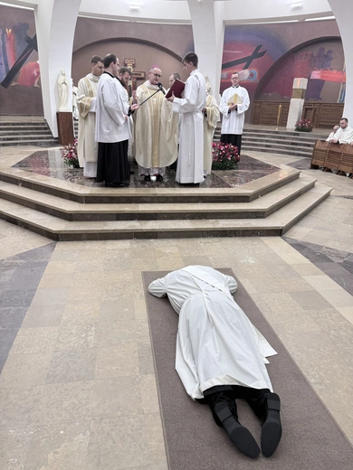 Święcenia prezbiteratu w kościele akademickim