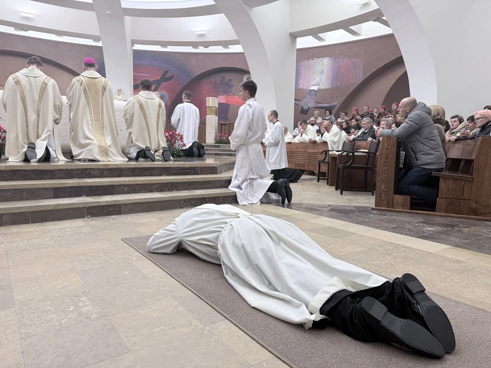 Święcenia prezbiteratu w kościele akademickim