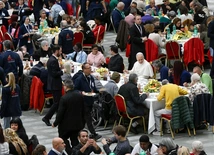 Leon XIV spotkał się na obiedzie z ubogimi