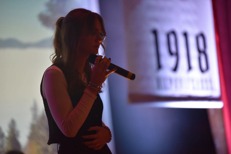 Śpiewanie i koronacja w Ołpinach