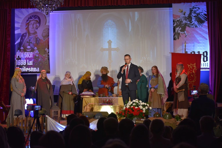 Śpiewanie i koronacja w Ołpinach