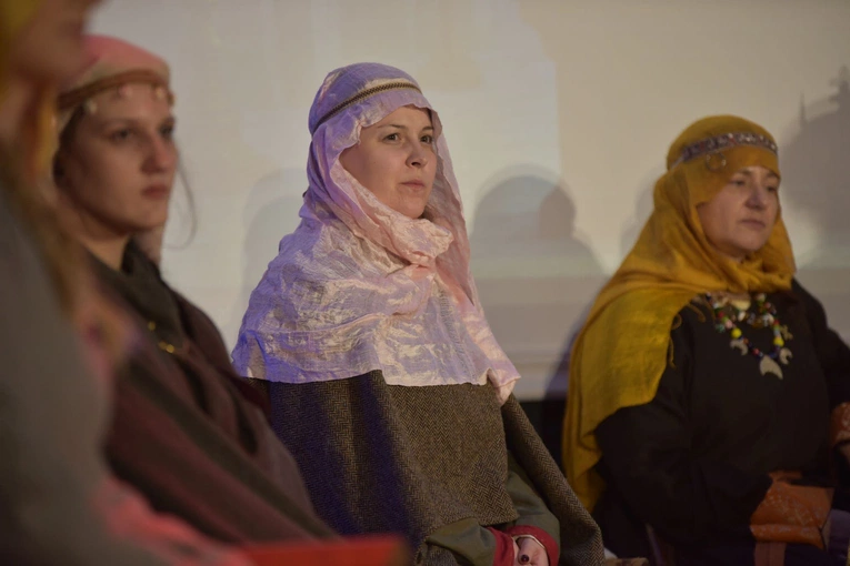 Śpiewanie i koronacja w Ołpinach