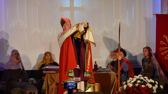 Śpiewanie i koronacja w Ołpinach