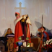 Śpiewanie i koronacja w Ołpinach