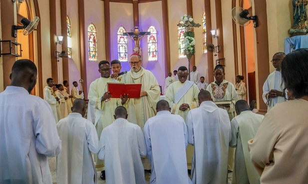 Ustanowienie lektorów