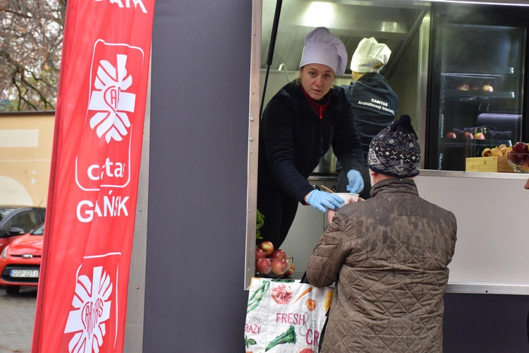Nowy food truck Caritas