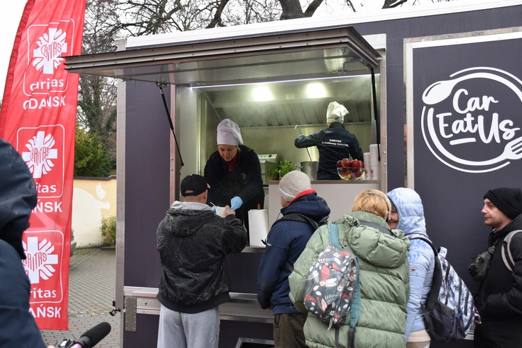 Nowy food truck Caritas