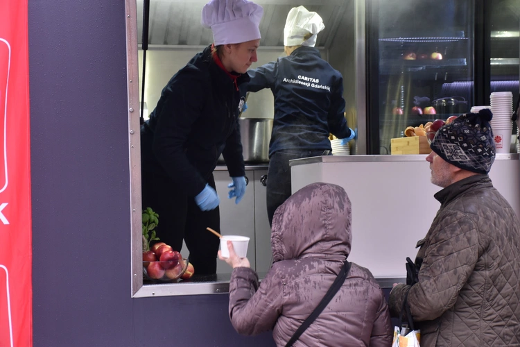 Nowy food truck Caritas