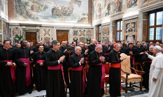 Papież do watykańskich dyplomatów: bądźcie bliscy ludziom