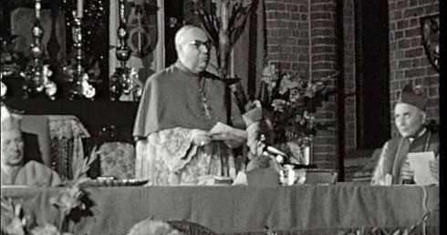 Abp Kominek tłumaczy okoliczności powstania i treść orędzia. Nagranie archiwalne