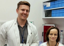 Prof. Monika Kasina i mgr Adam Wierzbicki z Instytutu Nauk Geologicznych UJ