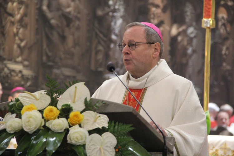 60. rocznica orędzia biskupów polskich do niemieckich. Uroczystości pod pomnikiem kard. Kominka