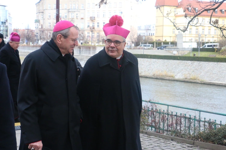 60. rocznica orędzia biskupów polskich do niemieckich. Uroczystości pod pomnikiem kard. Kominka