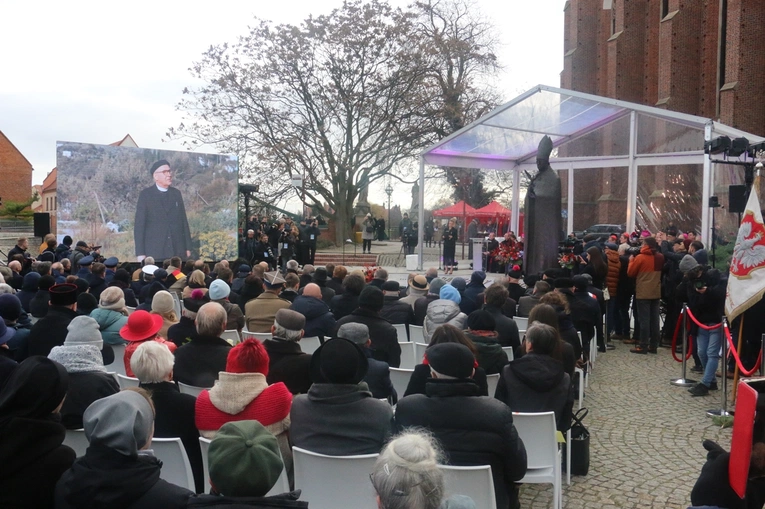 60. rocznica orędzia biskupów polskich do niemieckich. Uroczystości pod pomnikiem kard. Kominka