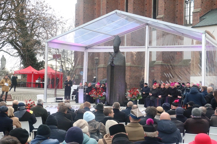 60. rocznica orędzia biskupów polskich do niemieckich. Uroczystości pod pomnikiem kard. Kominka