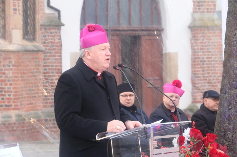 60. rocznica orędzia biskupów polskich do niemieckich. Uroczystości pod pomnikiem kard. Kominka