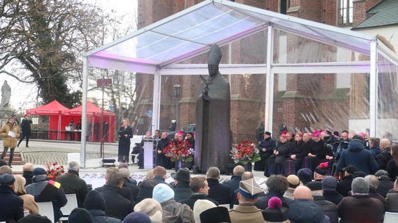 60. rocznica orędzia biskupów polskich do niemieckich. Uroczystości pod pomnikiem kard. Kominka