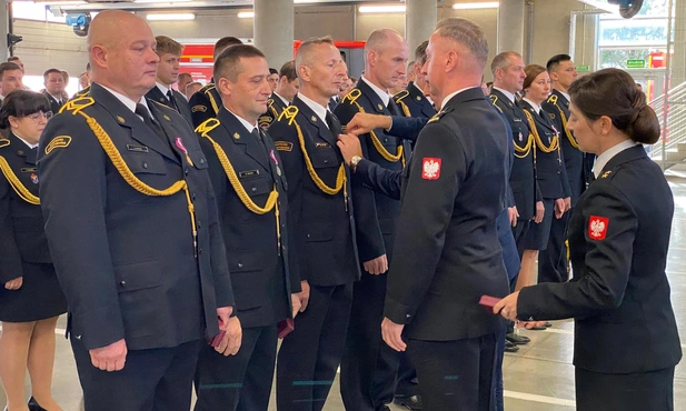 Katowice. Strażacy uhonorowani podczas wojewódzkich obchodów Narodowego Święta Niepodległości