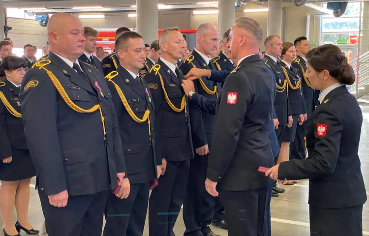 Katowice. Strażacy uhonorowani podczas wojewódzkich obchodów Narodowego Święta Niepodległości