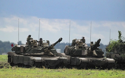 Prawie 40 proc. Polaków chce przywrócenia obowiązkowej zasadniczej służby wojskowej. Ponad 45 proc. jest temu przeciwnych