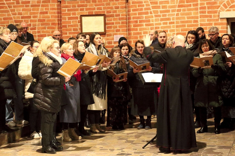 Centralnym punktem obchodów jest Msza św. w katedrze.