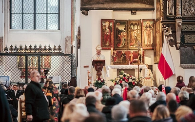 Z uwagi na prace konserwatorskie prowadzone w świątyni liturgia była celebrowana przy ołtarzu kaplicy Ferberów.