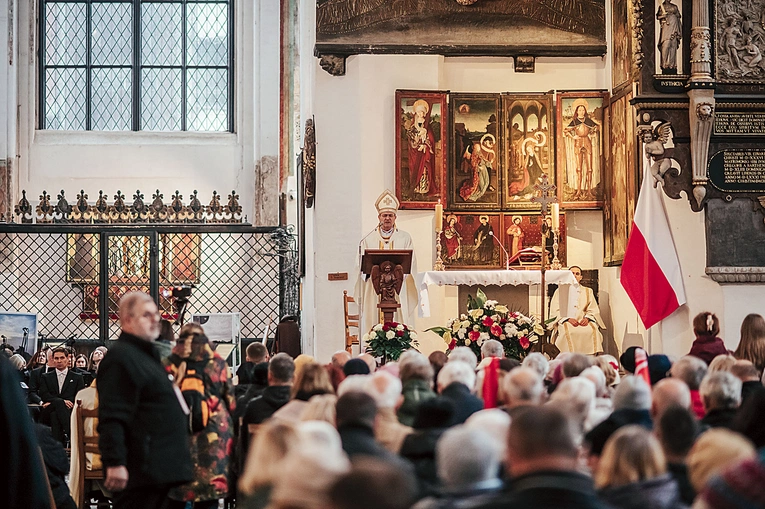 Z uwagi na prace konserwatorskie prowadzone w świątyni liturgia była celebrowana przy ołtarzu kaplicy Ferberów.
