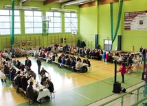 W drugiej części spotkania był ciepły posiłek. Każdy z obecnych dostał w prezencie termos. 