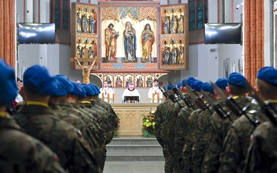 W katedrze obecna była wojskowa kompania reprezentacyjna.