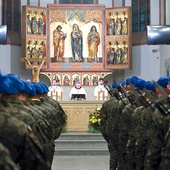 W katedrze obecna była wojskowa kompania reprezentacyjna.