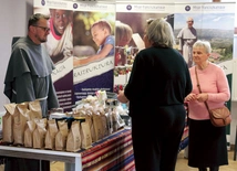 W czasie imprezy zawsze warto odwiedzić sklepik misyjny z wyrobami z dalekich krajów Afryki czy Ameryki Południowej.