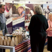 W czasie imprezy zawsze warto odwiedzić sklepik misyjny z wyrobami z dalekich krajów Afryki czy Ameryki Południowej.