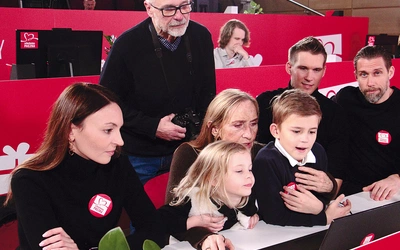 Wnuki pani Lidii jeszcze  długo będą rozmawiać  o smutnych historiach  wirtualnie poznanych ludzi.