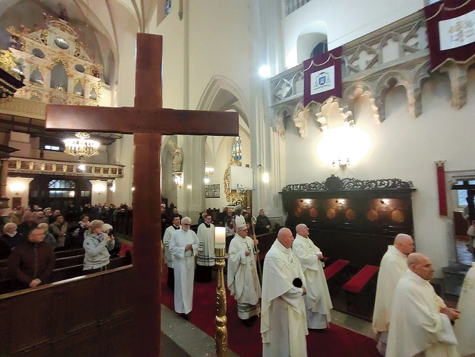 Nie zabrakło przejścia przez święte wrota oraz Eucharystii.