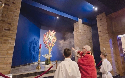 Kaplica  jest otwarta  dla każdego, o każdej porze dnia i nocy. 