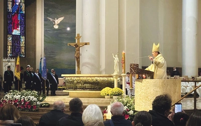 Tradycyjnie pielgrzymi przybywający do katowickiej świątyni wzięli udział w nabożeństwie i adoracji Najświętszego Sakramentu oraz w Mszy św.