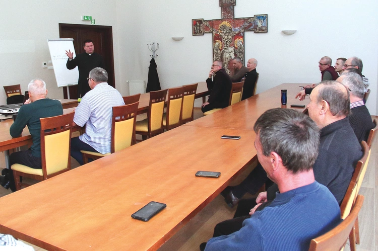 Wykład ks. Piotra Pękula z zakresu liturgii.