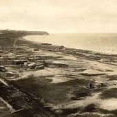 Rok 1921. Tak wyglądał teren budowy gdyńskiego tymczasowego portu, po którym przechadzał się pisarz.