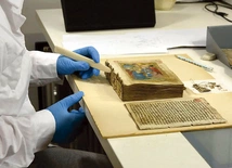 Ze względu na złożoność materii prace konserwatorskie wymagały szczególnej staranności.