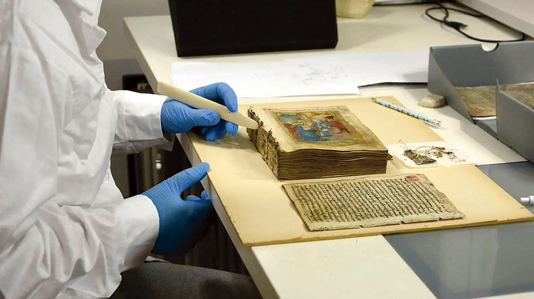 Ze względu na złożoność materii prace konserwatorskie wymagały szczególnej staranności.