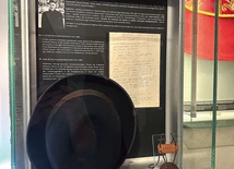 Kapelusz, rękopis i znak oazowy można oglądać w sali poświęconej duchowieństwu.