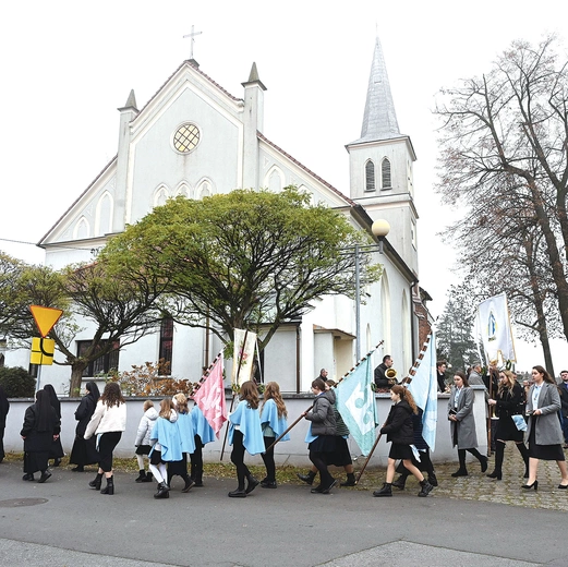 Procesja wyruszyła z miejsca, gdzie w XIV w. stanęła świątynia. 