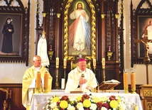 Biskup życzył, aby owoce odwiedzin trwały w sercach wiernych.