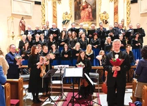 Dziś chór liczy ponad 40 osób, ma na koncie trzy nagrane płyty, sukcesy w różnych konkursach, występy za granicą, współpracę z innymi chórami i kolejne plany na przyszłość.