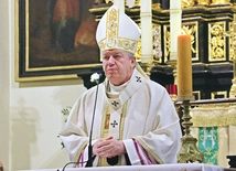  Hierarcha przypomniał, że Jezus pokazuje nam życiową drogę drobnych gestów, które w oczach Boga mają wielką wartość.