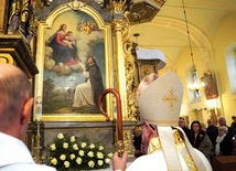  Bp Jacek Kiciński zachęcał do troski o kościół, a także o sanktuarium swojego serca i o rodzinę, która jest domowym Kościołem.