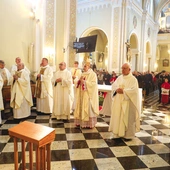 Obchody były wyrazem wdzięczności Bogu za ponad wiek istnienia świątyni i nieustanną opiekę patrona nad parafią. 