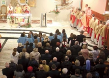  Z uczestnikami wydarzenia spotkał się bp Andrzej Jeż, który m.in. przewodniczył Eucharystii. 